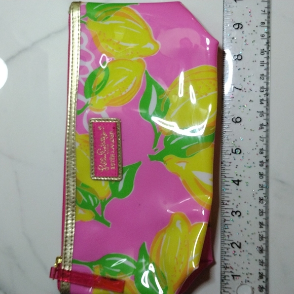 Lilly Pulitzer + Estee Lauder Collab Pucker Up Vinyl Cosmetic Pouch EUC - Picture 2 of 8